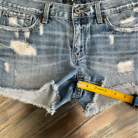 Lucky Brand The Cut Off denim shorts size 4/27 distressed - Picture 7 of 7